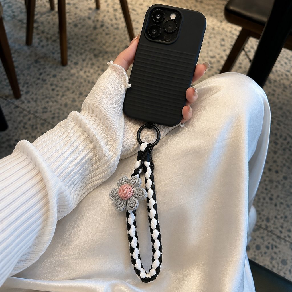 Daisy Noir Wristlet