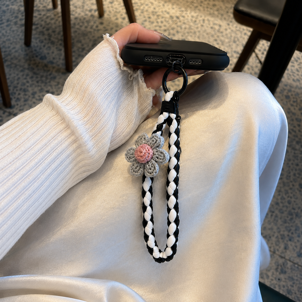 Daisy Noir Wristlet